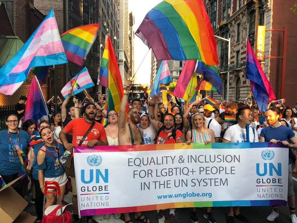 Trabajadores de la ONU participan en la marcha del Orgullo LGBTI en Nueva York.