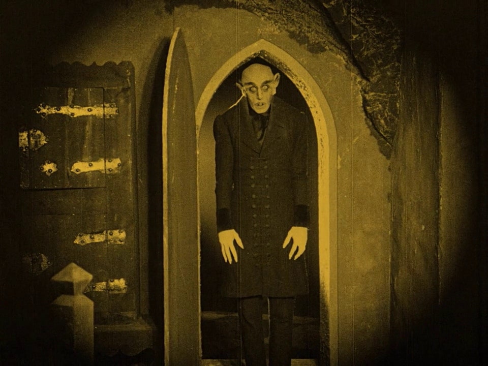 Max Schreck como el Conde Orlok en la película Nosferatu