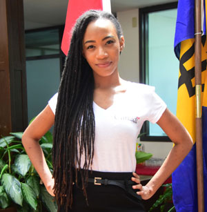 Ronelle King, activista por la justicia de género barbadense galardonada con múltiples premios y joven líder de los Objetivos de Desarrollo Sostenible.