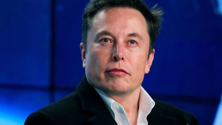 Elogios en público, críticas en privado: empleado de Twitter corrigió a Elon Musk y lo despidió