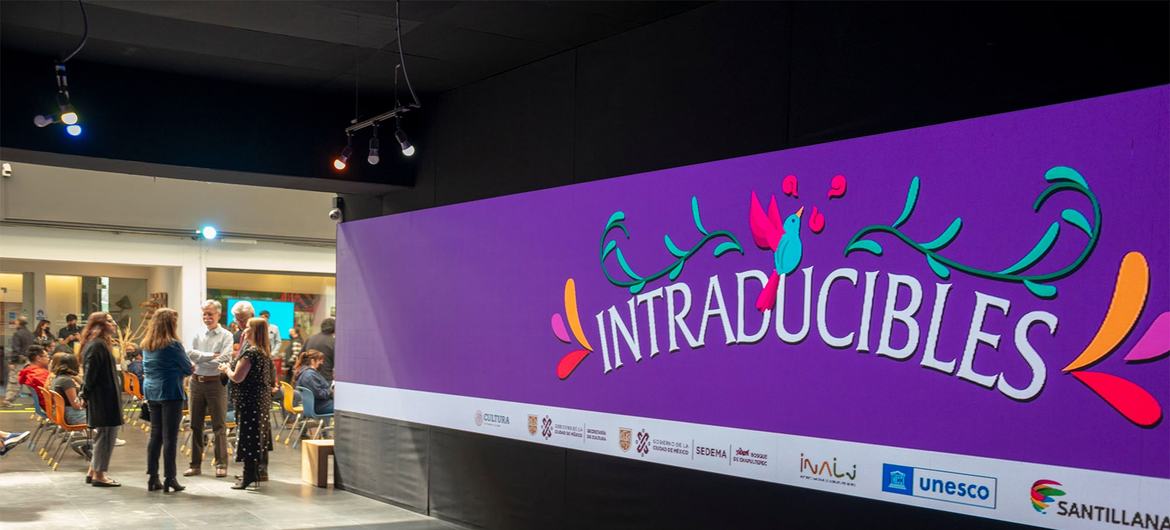 El proyecto "Intraducible" incluye un libro y una exposición que reúnen 68 palabras cotidianas de 33 lenguas de los pueblos originarios de México que no cuentan con traducción al español.