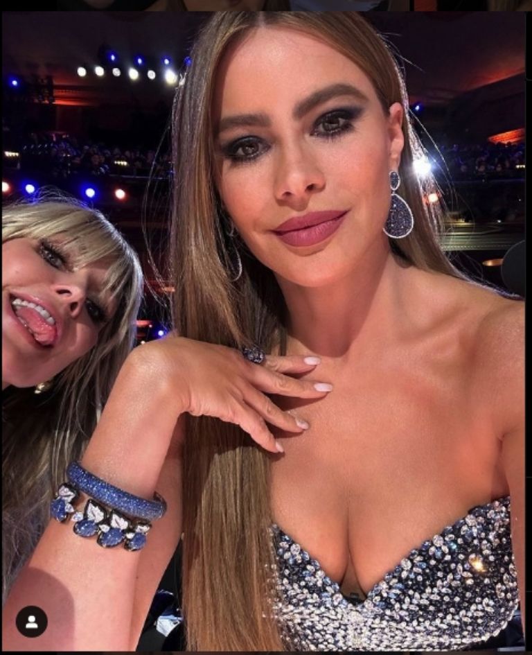 Sofía Vergara muestra sus diamantes a la cámara