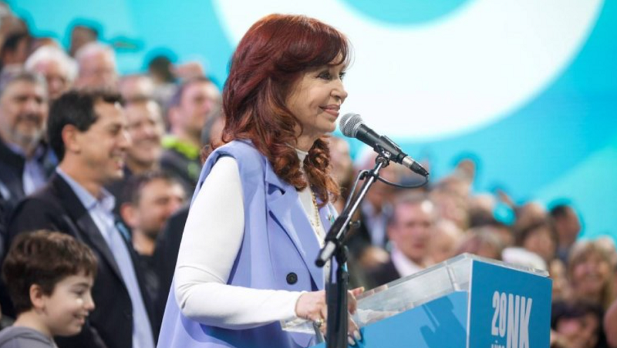 Cristina Kirchner evitó referirse a las candidaturas en el acto de Plaza de Mayo y centró su discurso en criticar la deuda y el FMI