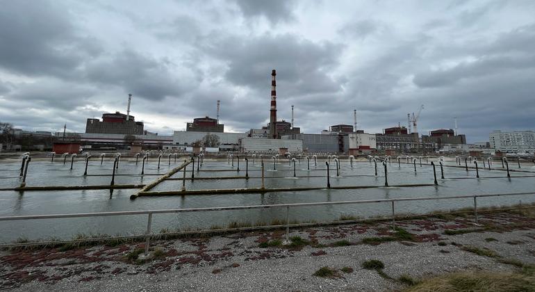El agua se utiliza para enfriar los sistemas de la central nuclear de Zaporizhzhya, en Ucrania.