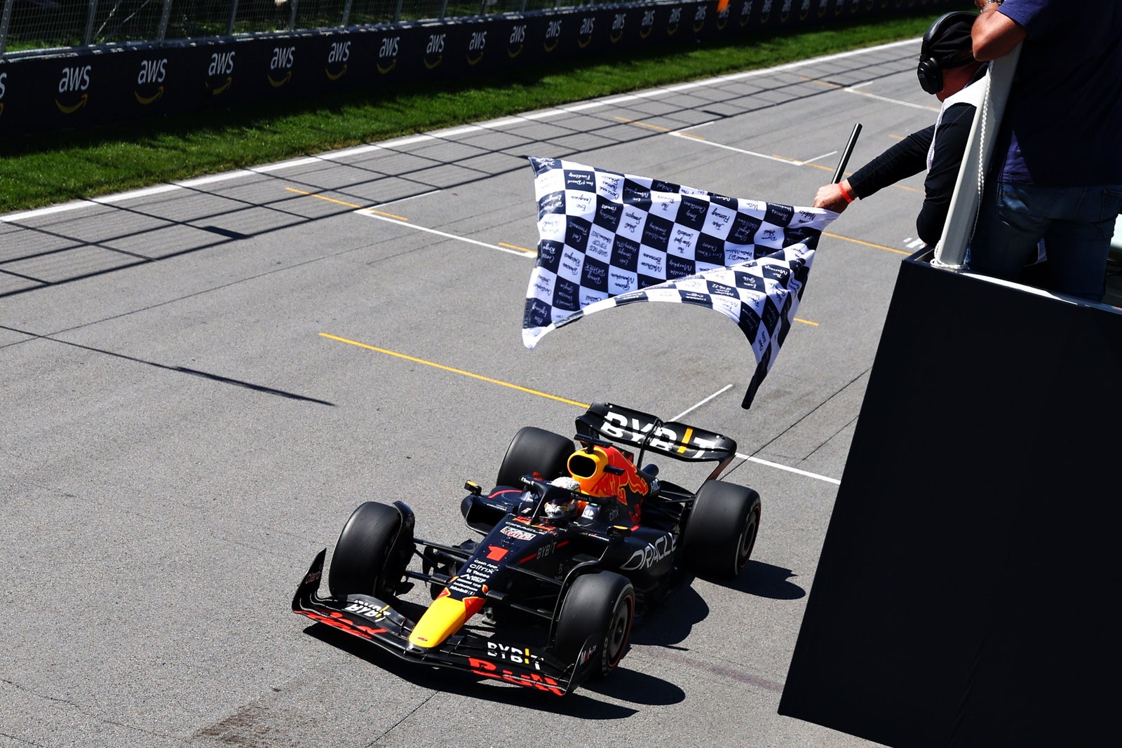 Imagen de Max Verstappen ganando el GP de Canadá de 2022