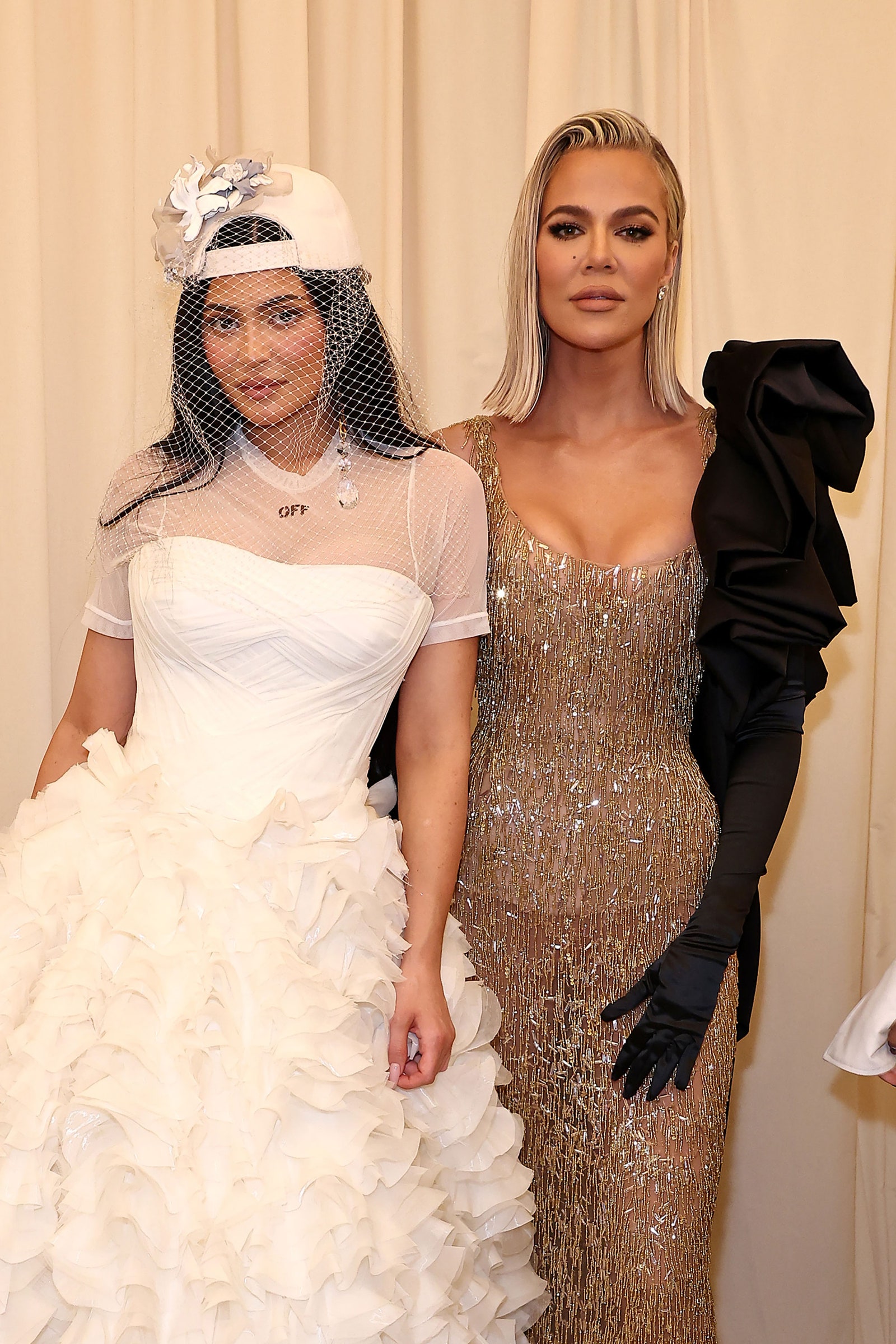 Kylie Jenner y Khlo Kardashian en la gala Met 2022