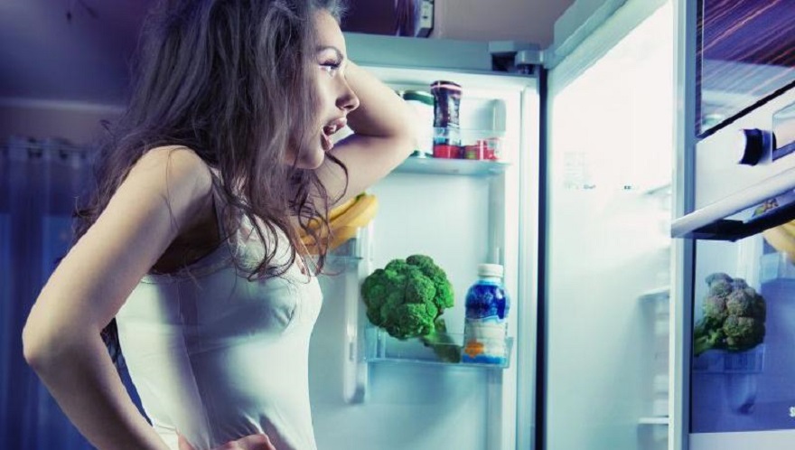 Mantener la puerta del frigorífico abierta aumenta el consumo de energía. 