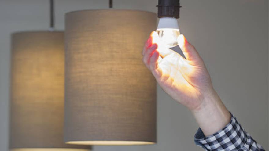 Es recomendable sustituir las lámparas incandescentes por LED.