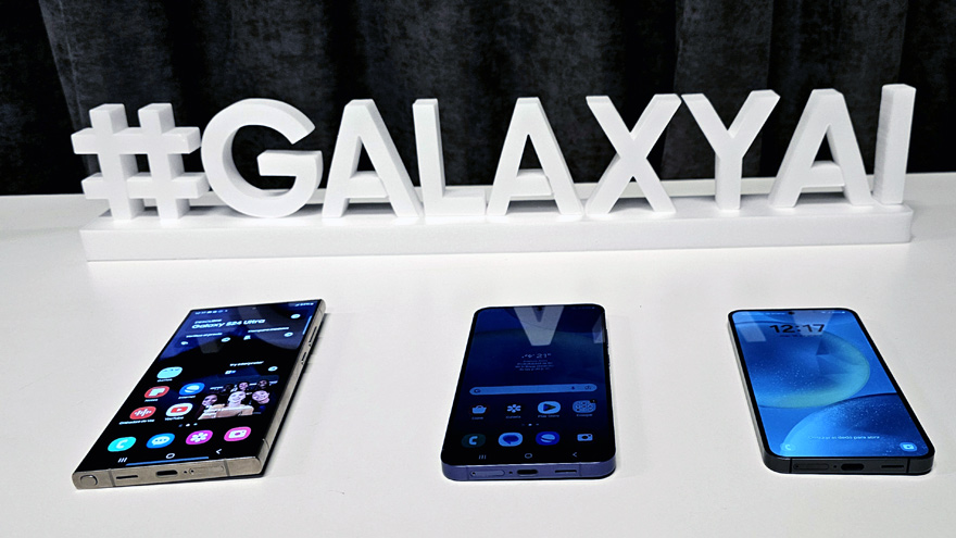 El celular Samsung S24 tiene tres modelos: Ultra, Plus y el normal (de izquierda a derecha).