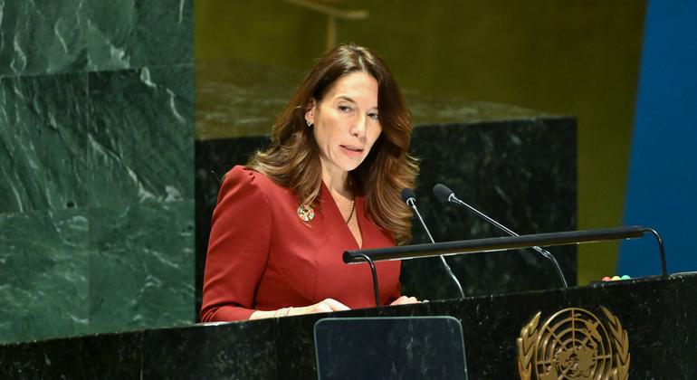 La embajadora de Malta, Vanessa Frazier, habla en el pleno de la Asamblea General de las Naciones Unidas sobre la situación en los Territorios Palestinos Ocupados.