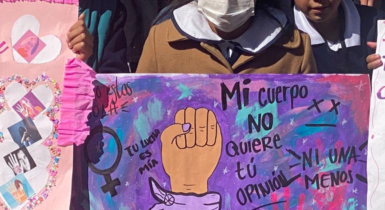 Afiches realizados por niñas y niños de Ixtapaluca, Estado de México, alusivo a la erradicación de la violencia contra mujeres y niñas.