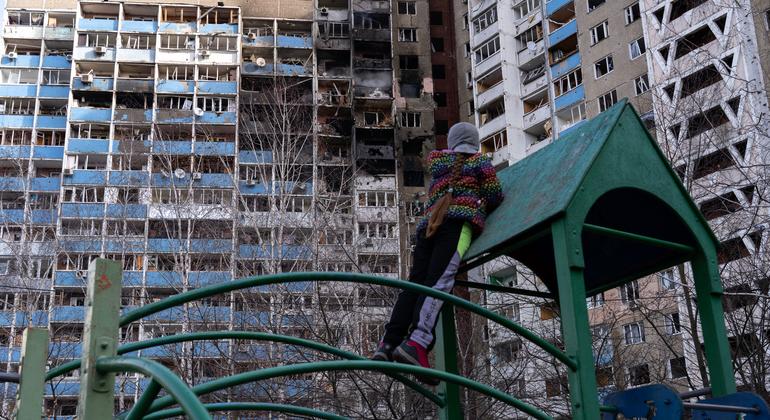 Un edificio de apartamentos dañado por bombardeos en Kiev, Ucrania (febrero de 2024).
